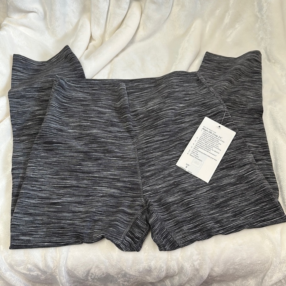 Lululemon align HR crop 21” - size 8